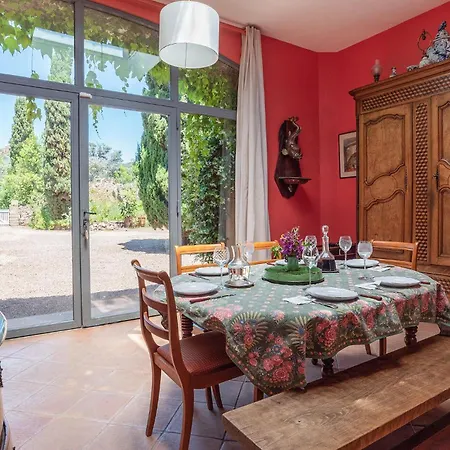 Amazing Home In Saint-Raphael Hébergement de vacances